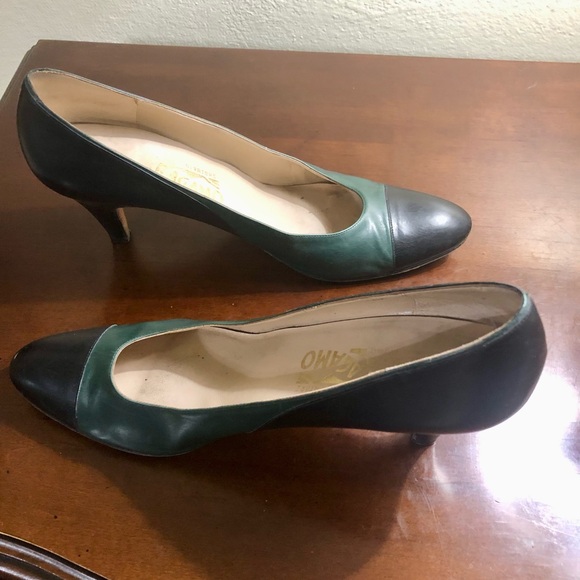 Authentic women’s Ferragamo pumps - Picture 3 of 4